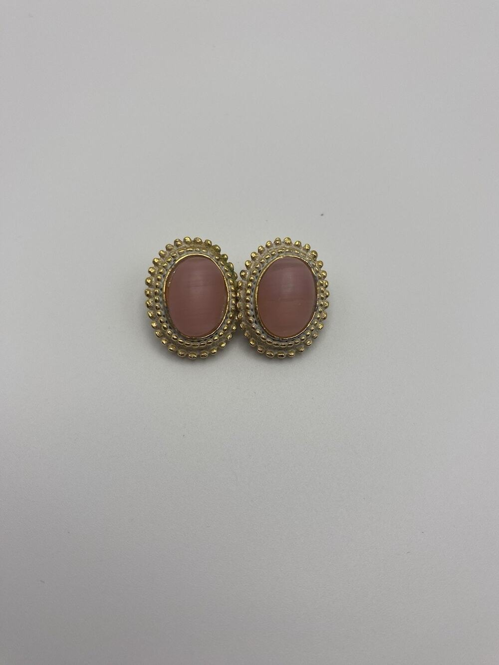 Vintage Women's Pink Gold Oval Cabochon Clip-On Earrings